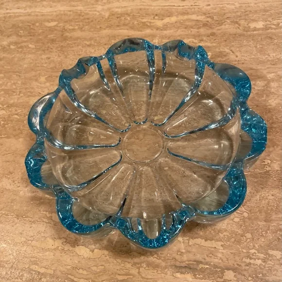 Vintage Indiana glass baby blue nut  candy trinket dish - Picture 3 of 7